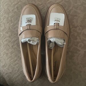 CLARKS WESTLYNN BELLA Beige Loafers with Tassels Size 7.5M